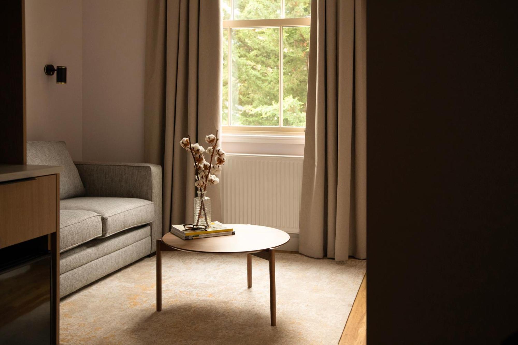 Bob W London Olympia Hotel Екстериор снимка