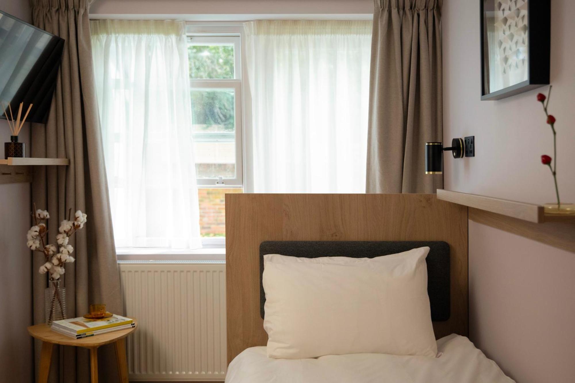 Bob W London Olympia Hotel Екстериор снимка