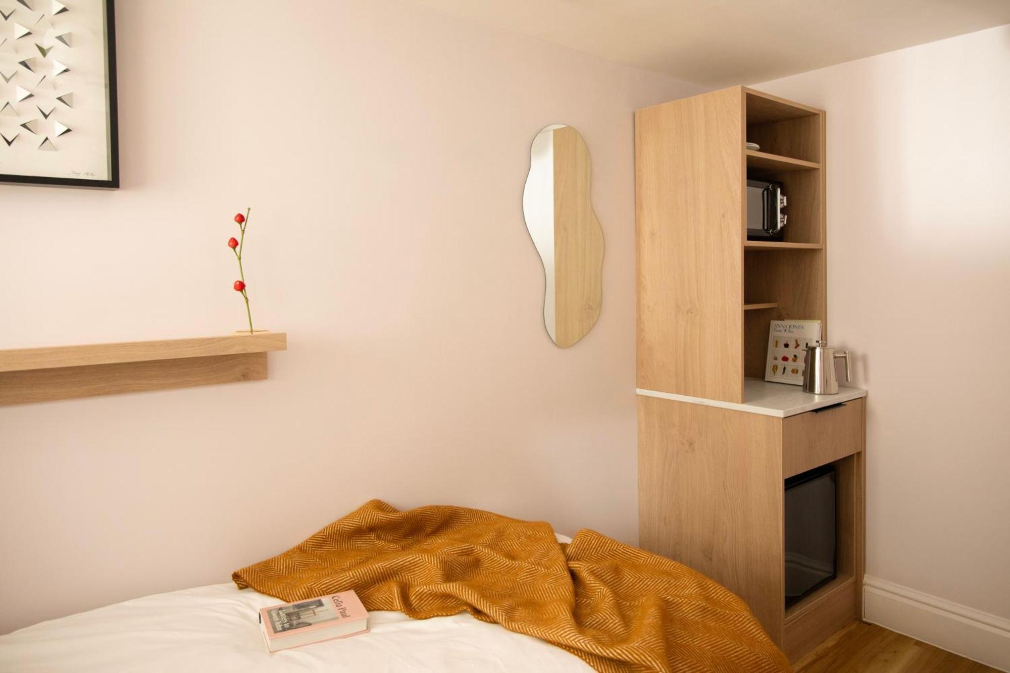 Bob W London Olympia Hotel Екстериор снимка